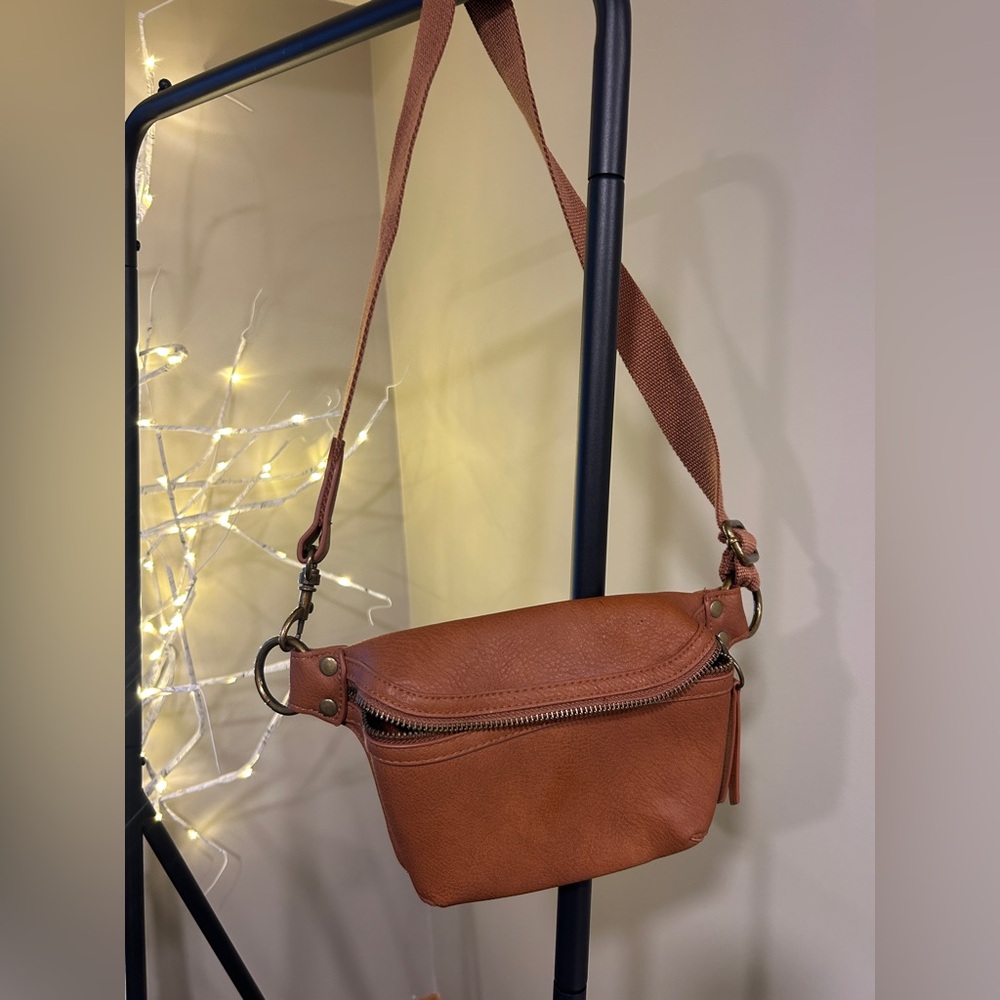 Universal Thread Brown Crossbody Bag